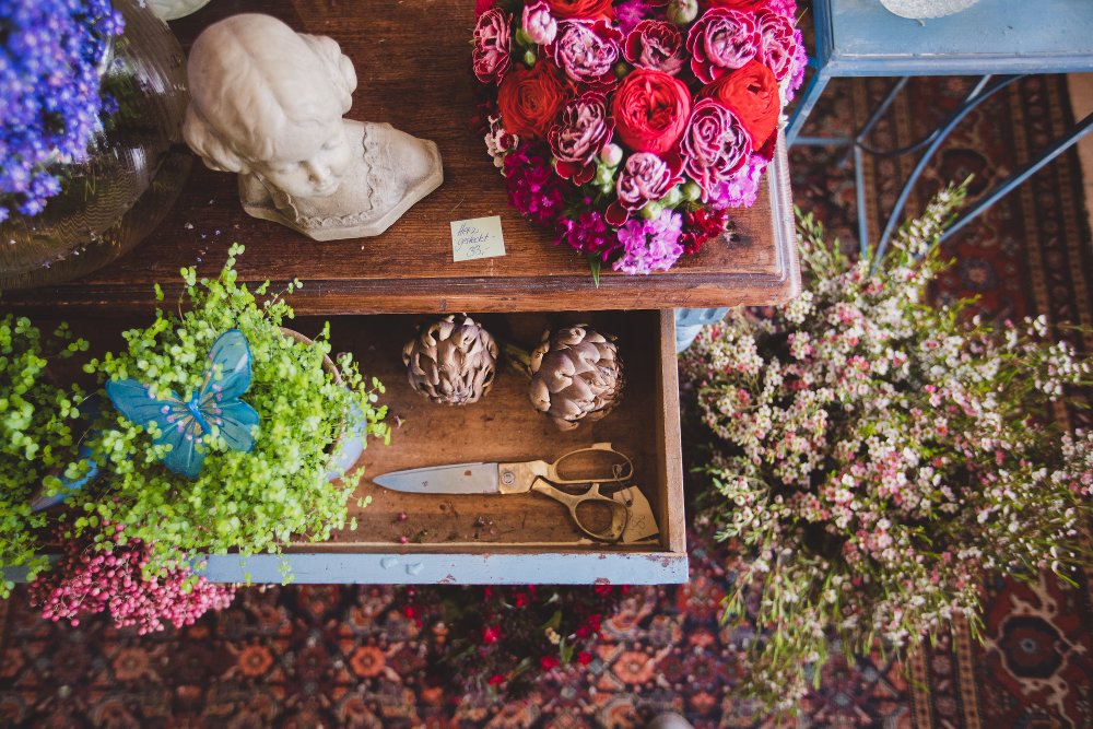 Rosen und Geschwister - neben Hotel Hirsch, Füssen, Allgäu - Blumen, Pflanzen, Schönes - Schöne Deko-Artikel